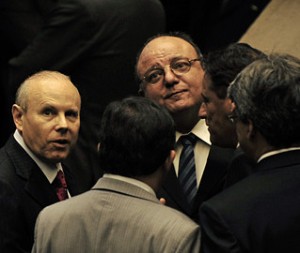 Vaccarezza, ao centro: "Não vai ter surpresa nenhuma". Votação é o primeiro grande teste de Dilma no Congresso