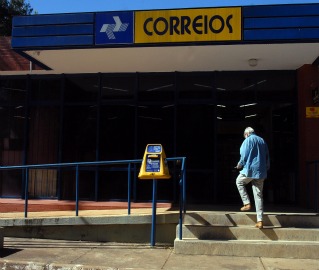 Oposição alega que reestruturação abre caminho para privatização dos Correios. [fotografo]Marcello Casal/ Agência Brasil[/fotografo]