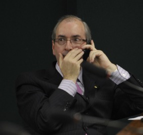 PMDB aprovou moção de apoio a Eduardo Cunha, líder do partido na Câmara. "Ataques ao nosso líder são ataques ao PMDB"