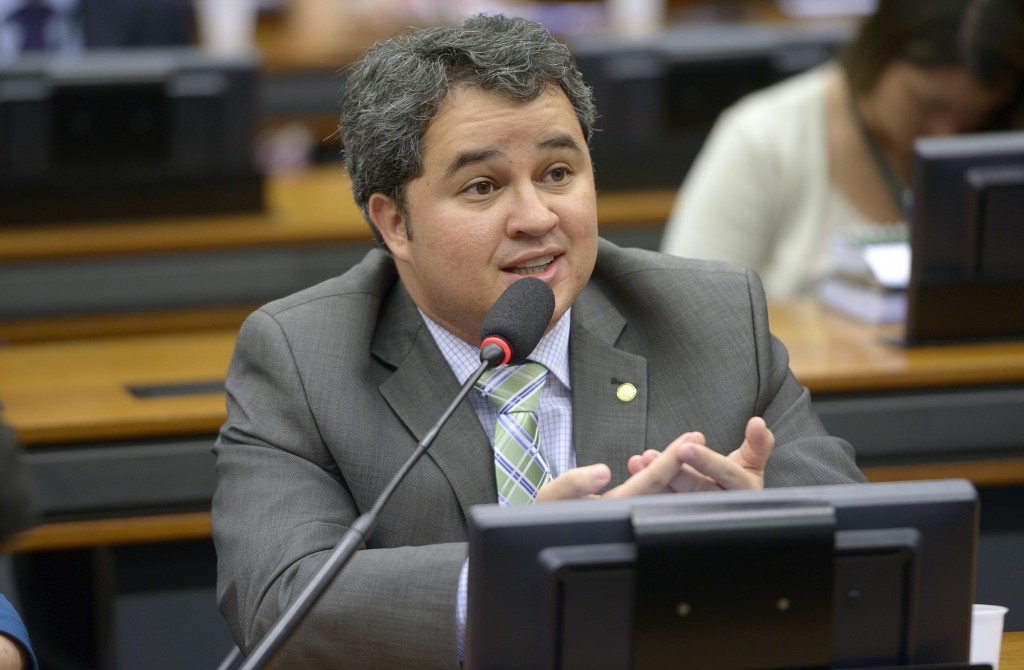 Deputado Efraim Filho (União-PB) afirma que texto da reforma sofrerá alterações no Senado. Foto: Agência Câmara