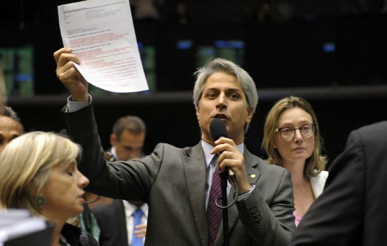 Líder da oposição na Câmara, deputado Alessandro Molon (PSB-RJ), em 2017, no Plenário da Casa [fotografo]Gustavo Lima/Camara dos Deputados[/fotografo]