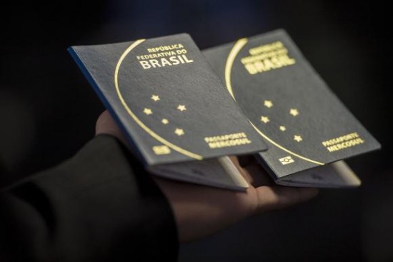 Mais de 100 mil aguardam seus passaportes na fila de espera. Foto: Reprodução