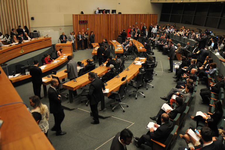 Projeto - Com apenas 24 deputados, Câmara Legislativa de Brasília é um dos legislativos mais caros do país