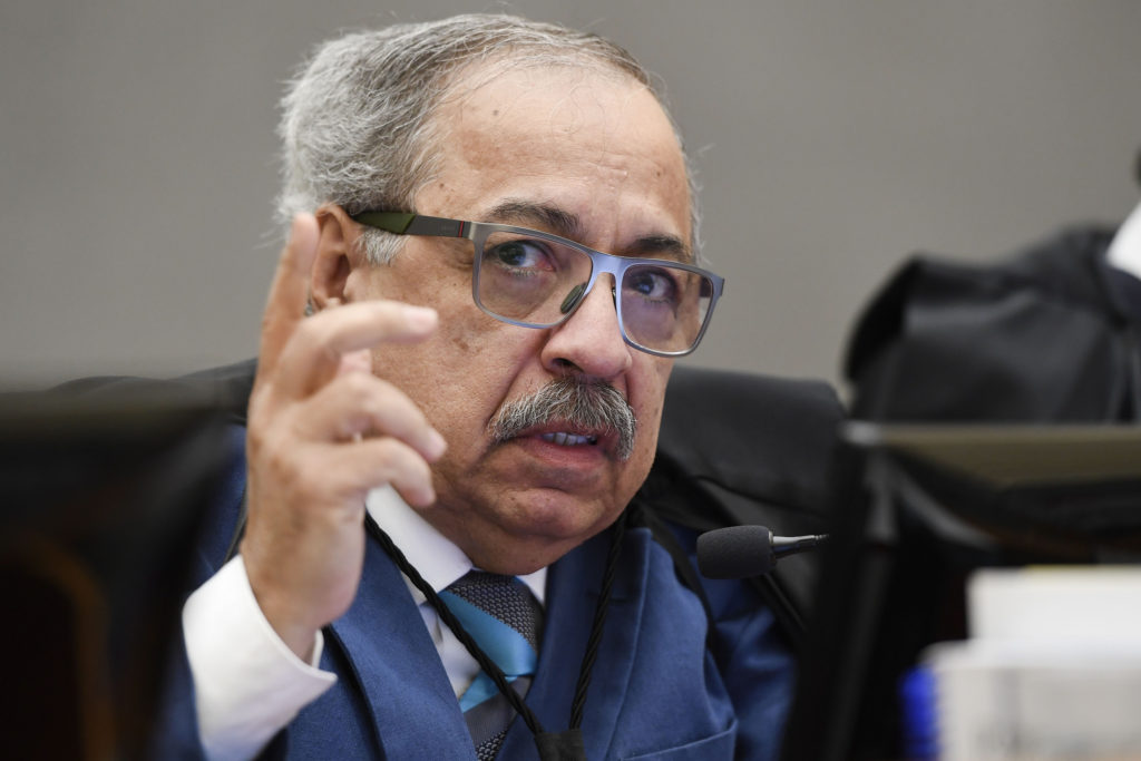 O ministro Og Fernandes deu o terceiro voto contra a candidatura de Lula