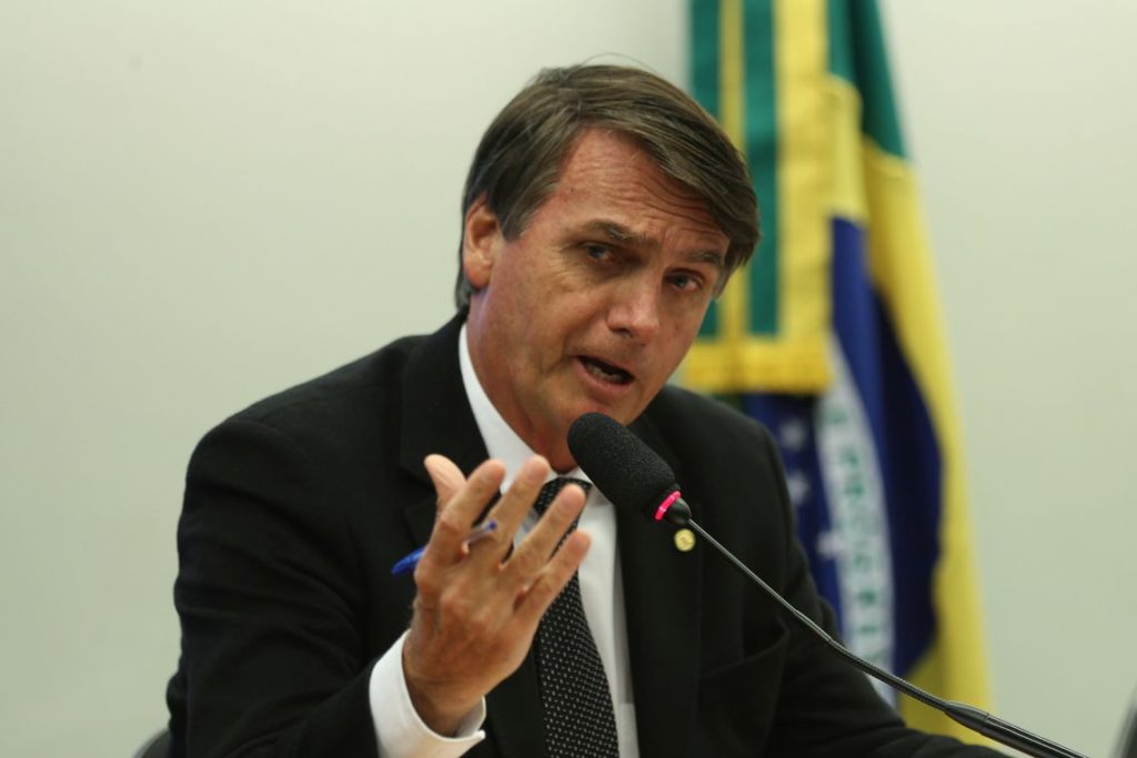 O deputado e candidato a presidente Jair Bolsonaro (PSL) levou uma facada na última quinta-feira (6), durante ato de campanha em Juiz de Fora (MG)