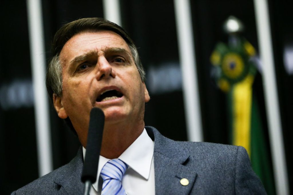 Com Lula fora da disputa, o candidato do PSL, Jair Bolsonaro, aparece em 1º na pesquisa Ibope