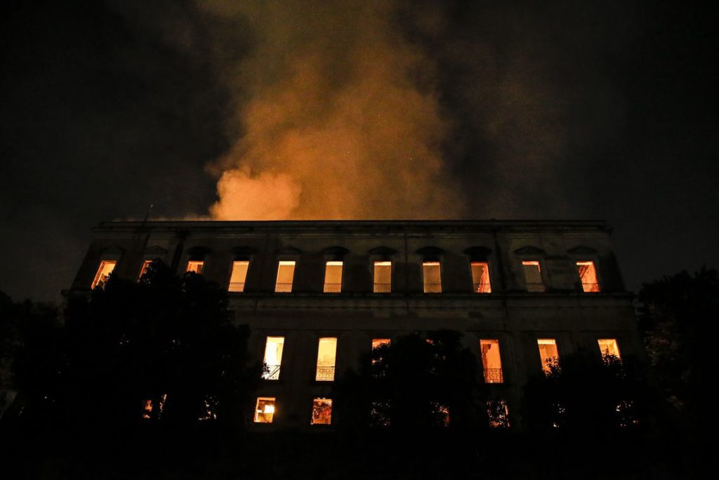 Incêndio atinge o Museu Nacional do Rio de Janeiro, na Quinta da Boa Vista, em São Cristóvão, na zona norte da capital fluminense