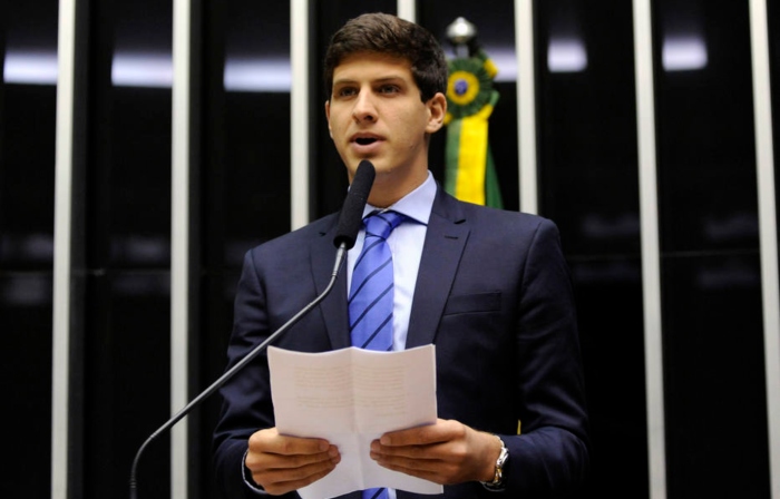 Prenúncio: João Campos discursa na tribuna da Câmara em 2014, na solenidade de homenagem ao pai e então líder da bancada do PSB, Eduardo Campos