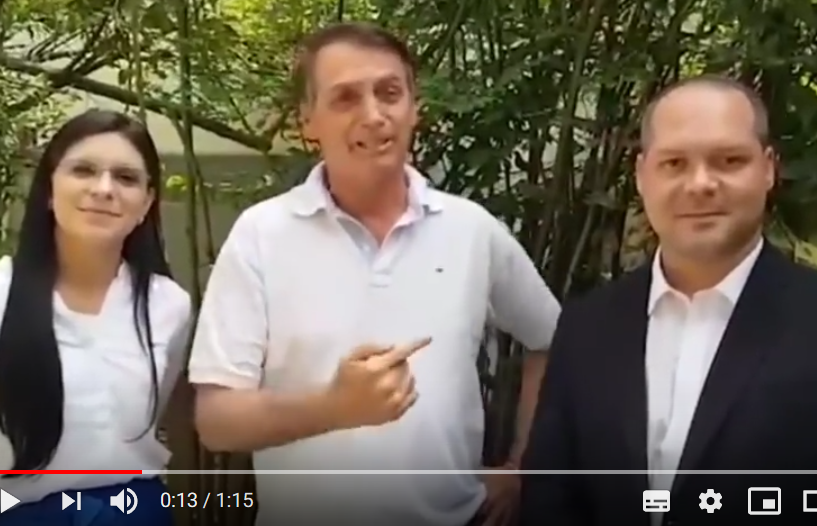 Bolsonaro - antigo crítico do programa, agora promete 13º para o Bolsa Família