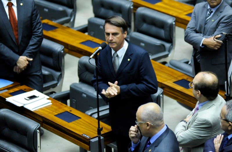 Nova. Bolsonaro discursa em sessão para votar o pedido de cassação de mandato do deputado André Vargas, em 2014