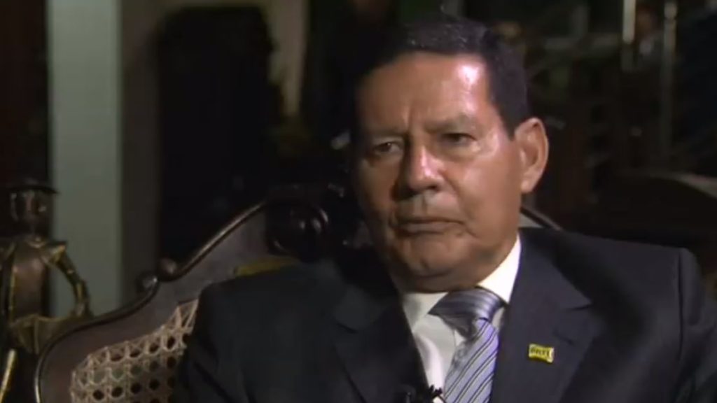 Hamilton Mourão, vice de Bolsonaro, dá entrevista à BBC