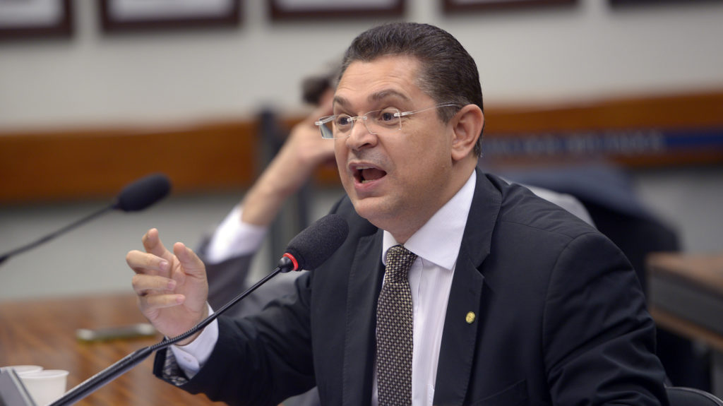 Sóstenes Cavalcante, segundo vice-presidente da Câmara dos Deputados, chamou operação de "abuso de autoridade". Foto: Leonardo Prado / Câmara dos Deputados