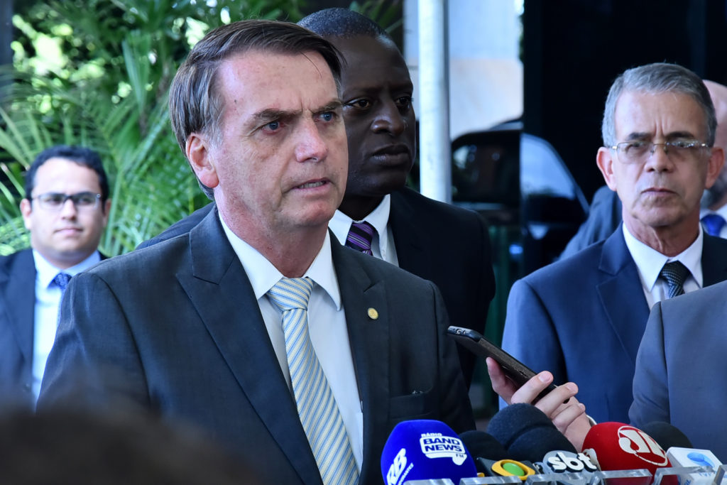 Bolsonaro. Presidente eleito reagiu aos contratos e os classificou como "absurdos"