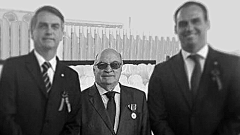 Ex-chefe. Bolsonaro pai, Francisco, e Bolsonaro filho: falecido capitão tinha papel-chave nas campanhas eleitorais do clã