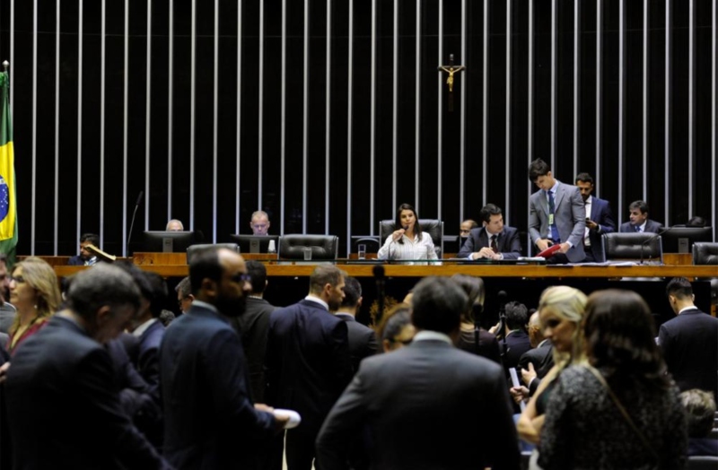 Câmara. Sob comando de Mariana Carvalho, plenário retoma pauta referente aos direitos das mulheres