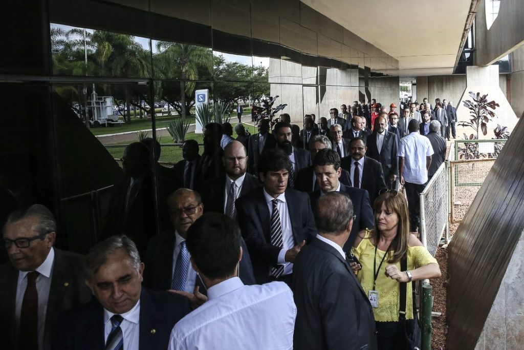 Agendas. Parlamentares do PSDB chegam ao Centro CCBB para reunião com Bolsonaro