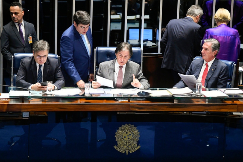 Senado. Entre Cássio Cunha Lima e Fernando Collor, Eunício comanda mais uma das últimas sessões plenárias na reta final de 2018