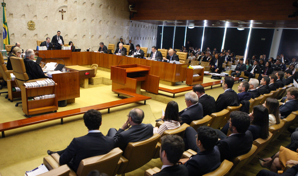 STF. Sessão plenária do STF julga legalidade de aplicativos de transporte; Fux e Barroso já se manifestaram favoravelmente. Votação aberta mesas congresso