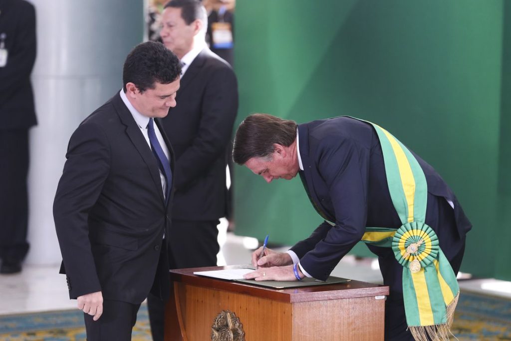 Sérgio.Bolsonaro empossa Moro, um dos ministros mais poderosos da Esplanada ao lado de Paulo Guedes