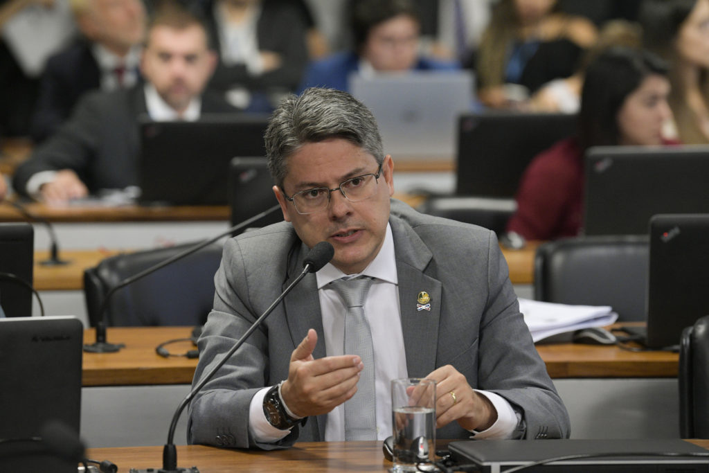 Senador. Para Alessandro Vieira (PPS-SE), decisões do Judiciário devem ser passíveis de investigação pelo Parlamento
