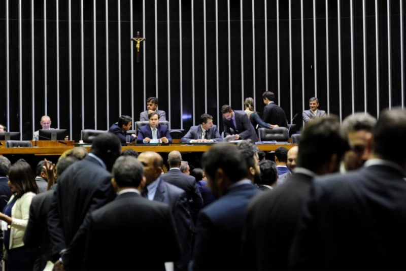 Câmara. Maia conduz sessão que pode significar primeira derrota do governo Bolsonaro no Congresso