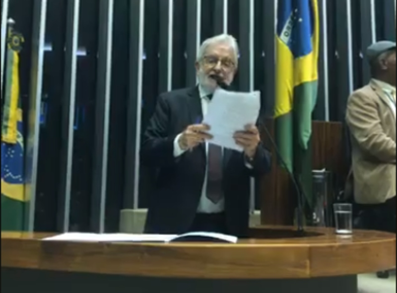 Psol. Ivan Valente foi à tribuna para exigir explicações de Bebianno sobre "laranjal do PSL"