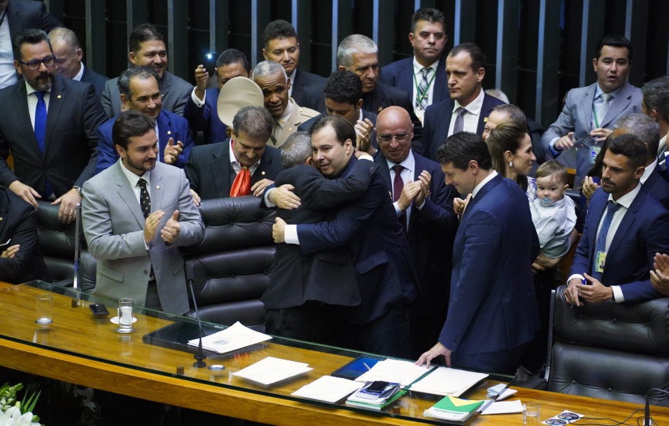 PSL. Membros da base governista divergem sobre termos do acordo que levou à vitoria de Maia