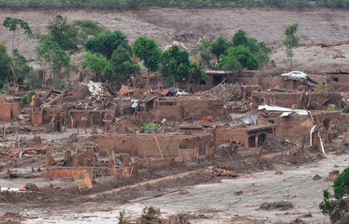 Distrito de Bento Rodrigues, em Mariana (MG), destruído pela lama da mineradora Samarco. "Desastres de mineração têm uma capacidade extraordinária de destruição da vida", diz colunista