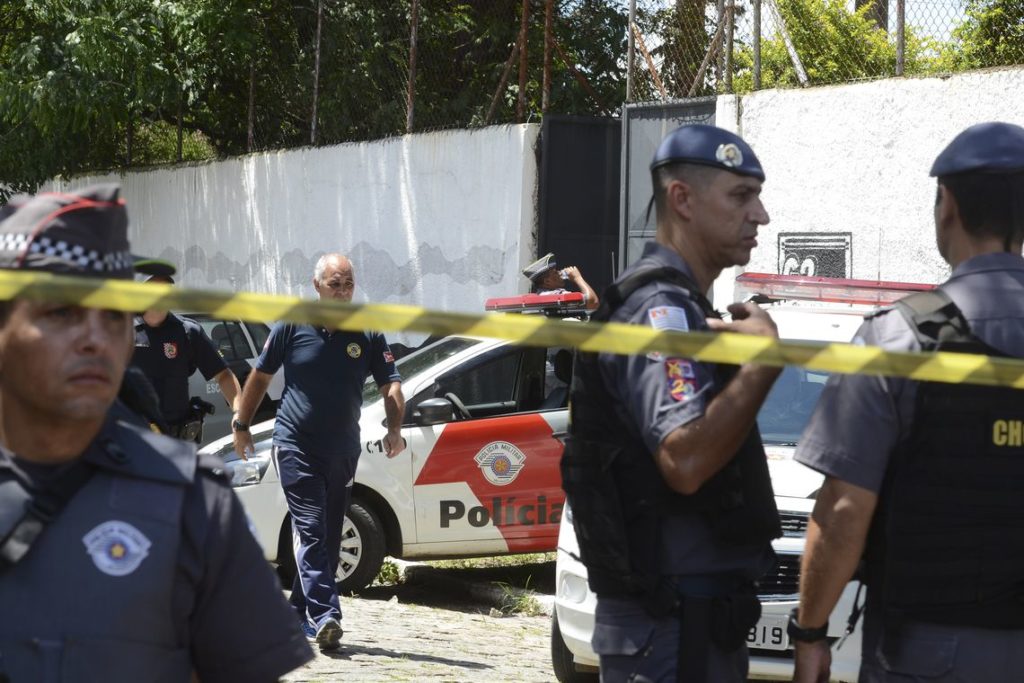 Polícia cerca área. Casos de violência aumentaram no Brasil [fotografo]Rovena Rosa[/fotografo]