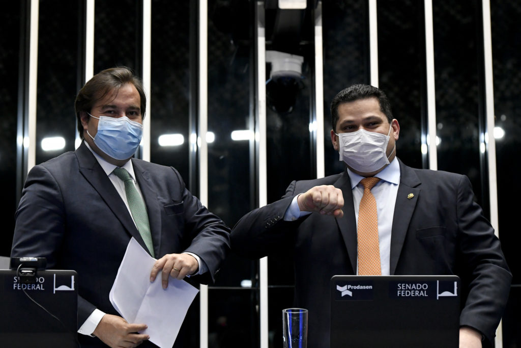 Presidente do Senado, Davi Alcolumbre (DEM-AP), e presidente da Câmara dos Deputados, Rodrigo Maia (DEM-RJ), em foto de Leopoldo Silva/Agência Senado
