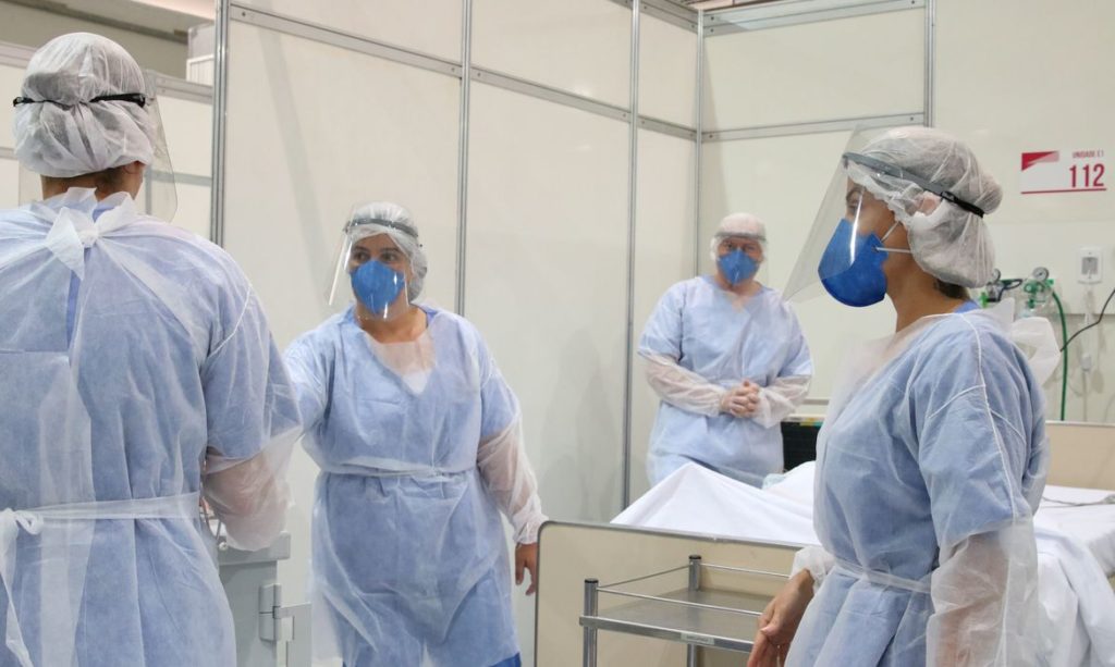 Médicos fazem treinamento no hospital de campanha para tratamento de covid-19 do Complexo Esportivo do Ibirapuera. [fotografo]Rovena Rosa/Agência Brasil[/fotografo]