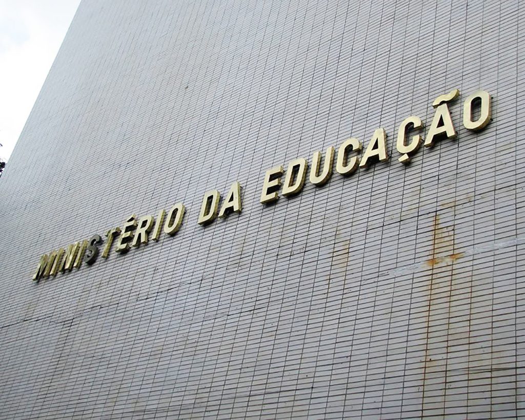 Acionado por parlamentares, FNDE apresentou lista de repasses. Para o líder da frente da educação, lista comprova escândalo das escolas fake. Foto: Agência Brasil