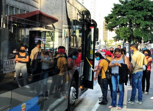transporte rodoviário interestadual Passageiros tomam ônibus em São Paulo. Foto: Roberto Parizotti/Fotos Públicas