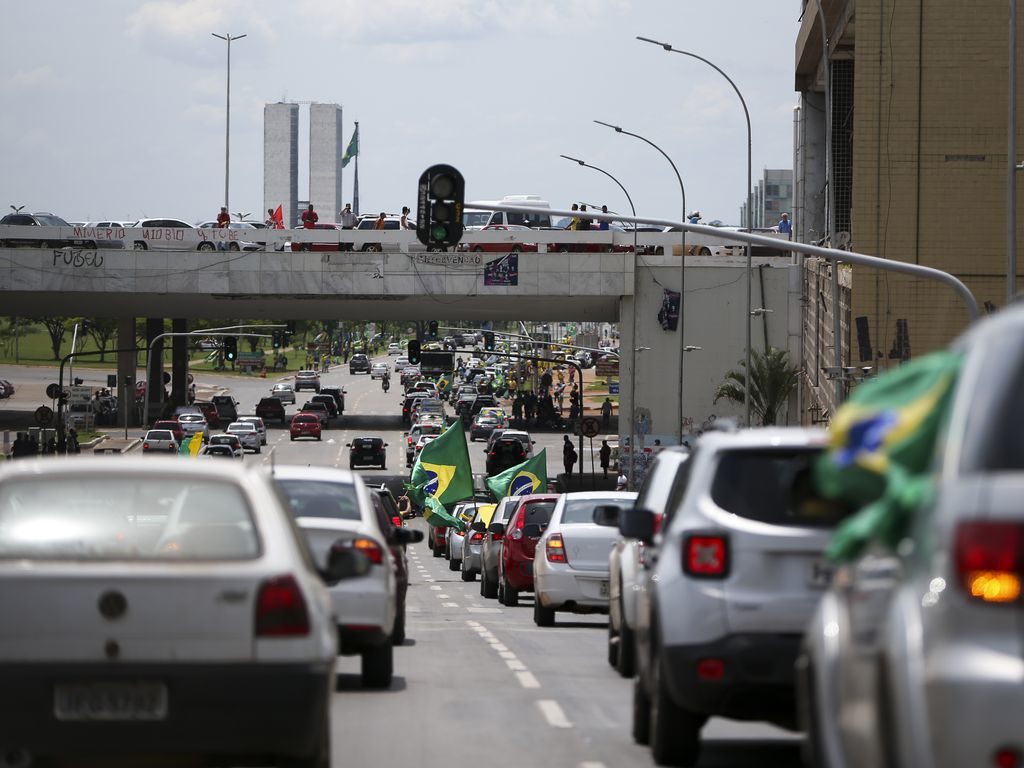 carreata de carros ruma ao Congresso Nacional, em Brasília. Grupo em fevereiro de 2021 pretende apoiar Arthur Lira Foto: Marcelo Camargo/Agência Brasil