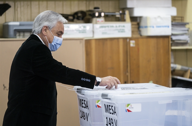 Presidente Piñera vota en Plebiscito Nacional de Chile [fotografo]Sebastián Rodríguez/Gobierno de Chile[/fotografo]