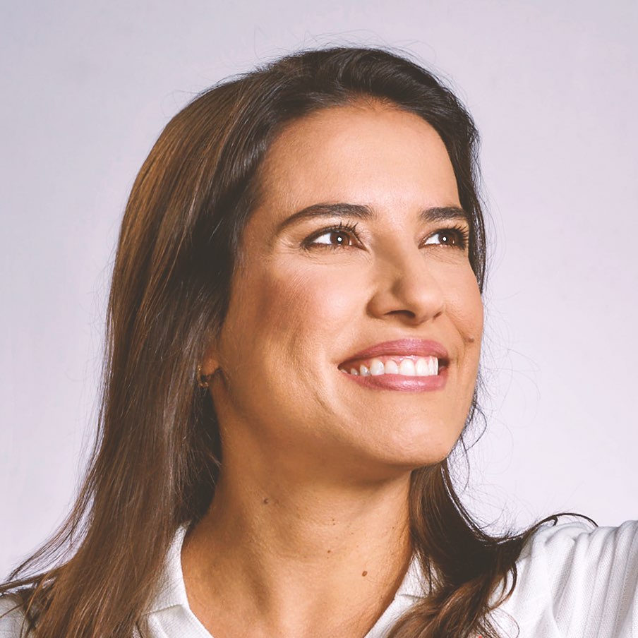 Após uma vantagem inesperada no primeiro turno e uma disputa no segundo sem apoio dos presidenciáveis, Raquel Lyra venceu em Pernambuco.
