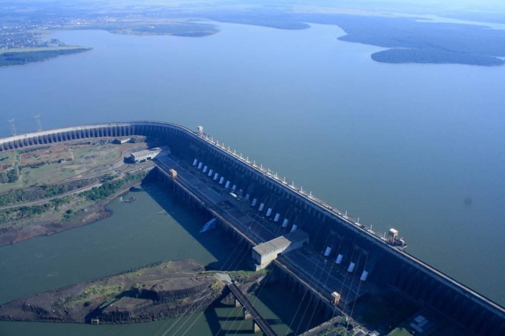 Usina Hidrelétrica de Itaipu, na fronteira entre o Brasil e o Paraguai. [fotografo] International Hydropower Association[fotografo]