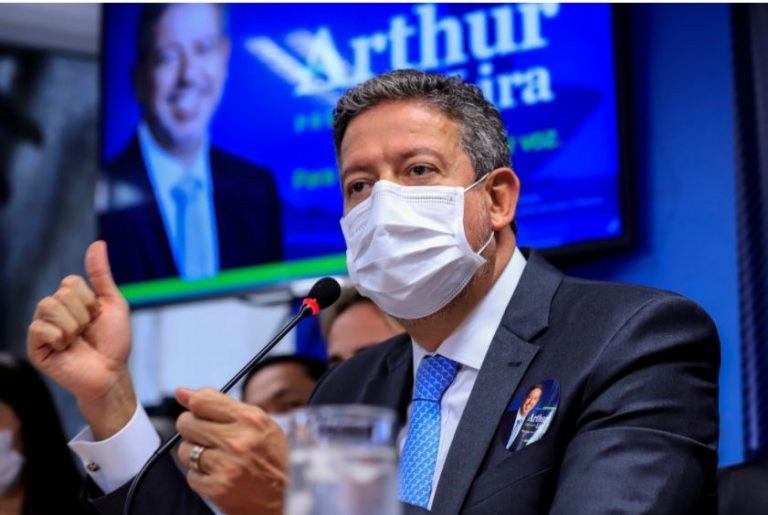 Líder do Centrão, Arthur Lira tem o apoio de Jair Bolsonaro na disputa pela Câmara contra o candidato de Rodrigo Maia, o deputado Baleia Rossi[fotografo]Agência Câmara[/fotografo]