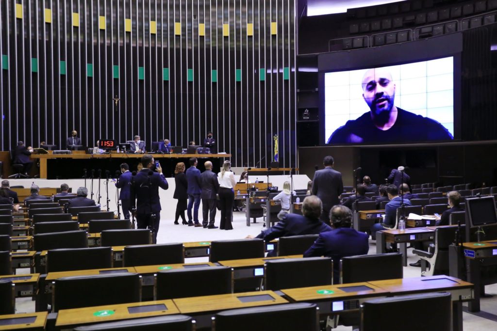 Daniel Silveira se desculpa durante sessão da Câmara que manteve sua prisão, em fevereiro [fotografo]Michel Jesus/Ag. Câmara [/fotografo]