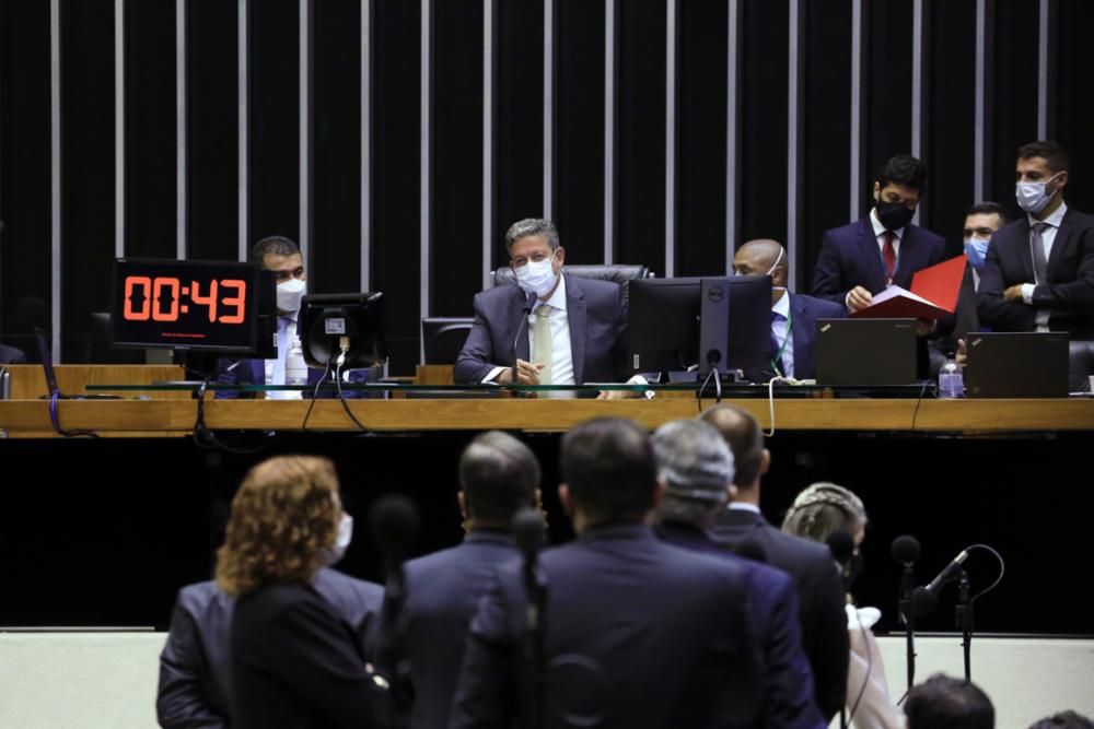 Supersalários devem ser discutidos antes de reforma administrativa Plenário debate se mantém prisão de Silveira [fotografo]Michel Jesus/Câmara dos Deputados[/fotografo]