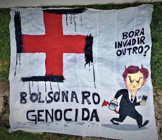 Faica estendida contra Jair Bolsonaro que motivou a prisão de cinco manifestantes. [fotografo]Reprodução via Twitter[/fotografo]