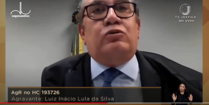 Gilmar Mendes durante discussão com Luís Roberto Barroso [fotografo]TV Justiça via YouTube[/ fotografo]
