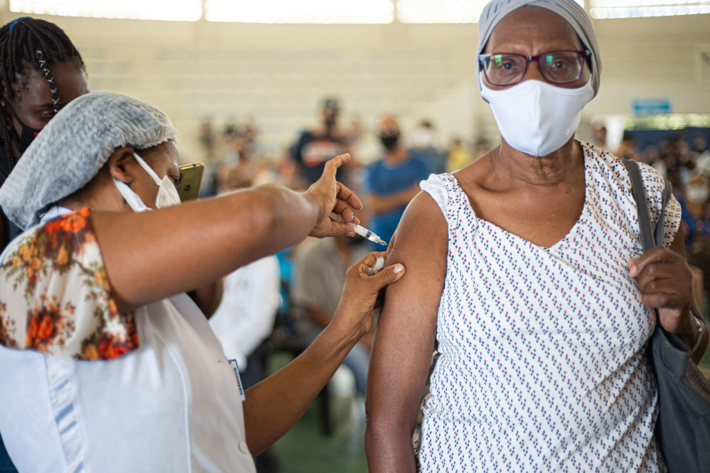 Vacinação contra a covid-19 em Itapevi, na região metropolitana de São Paulo [fotografo]Felipe Barros | ExLibris | PMI[/fotografo]