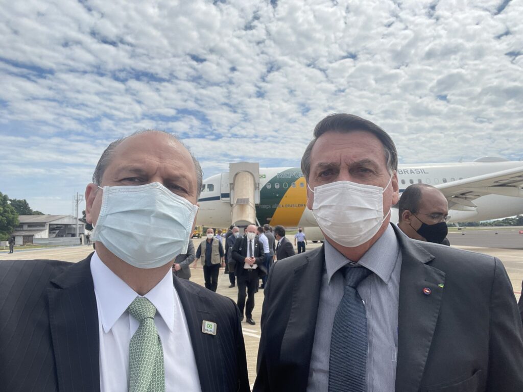 Ricardo Barros e Bolsonaro em viagem a Foz do Iguaçu. [fotografo] Reprodução/Twitter [fotografo]