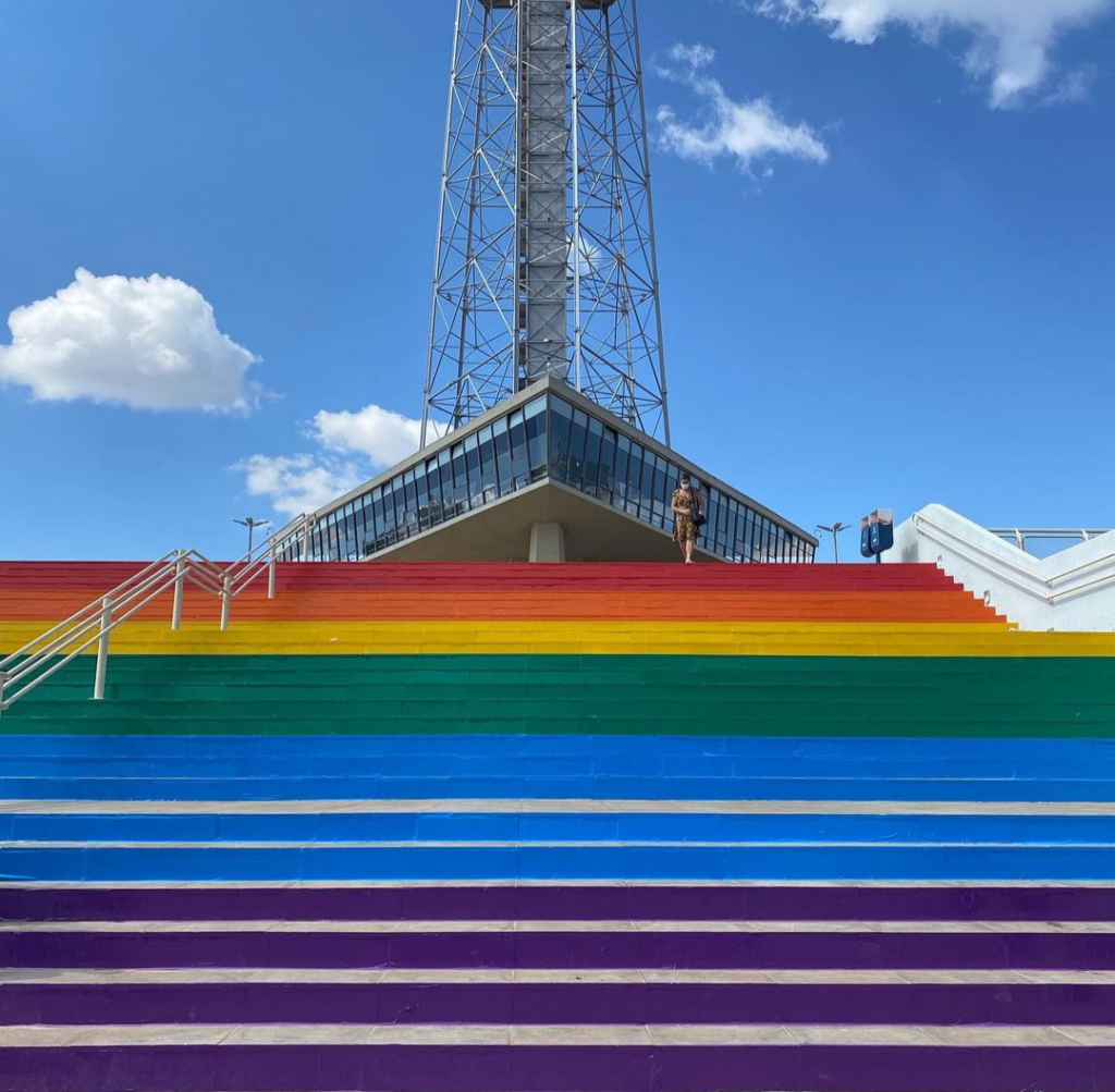 LGBT e Homoafetividade / escada da Torre de TV de Brasília Foto: Divulgação/Brasília Orgulho