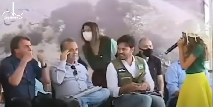 Jair Bolsonaro durante evento no RN; presidente pediu para criança que se apresentava para tirar máscara[fotografo]TV Brasil/Reprodução[/fotografo]