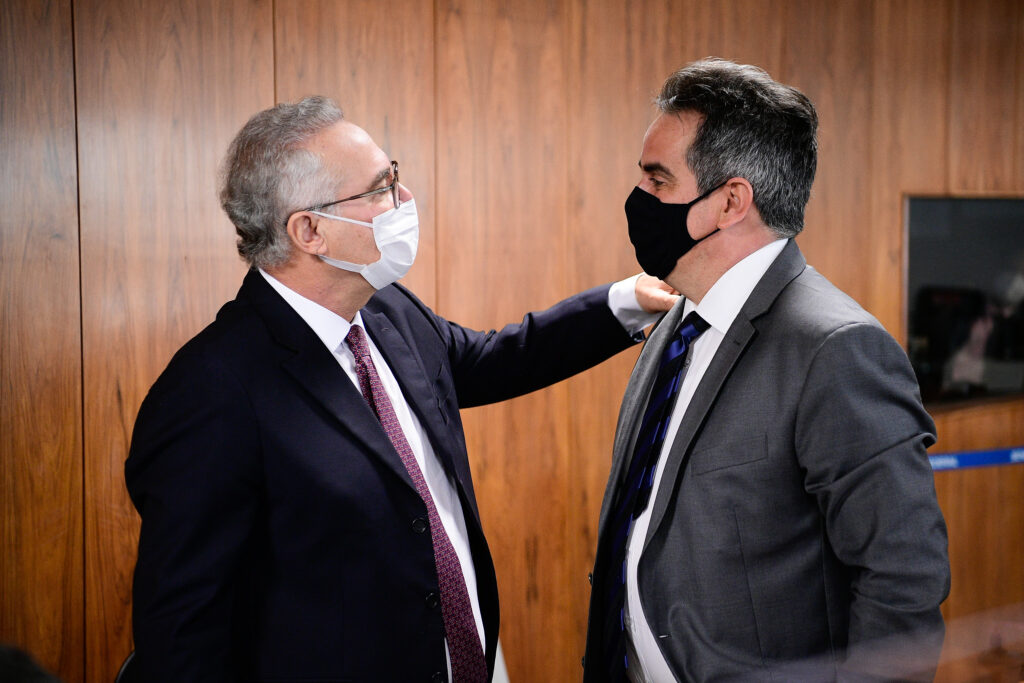 Os senadores Renan Calheiros (MDB-AL) e o senador Ciro Nogueira (PP-PI) [fotografo] Pedro França/Agência Senado [/fotografo]