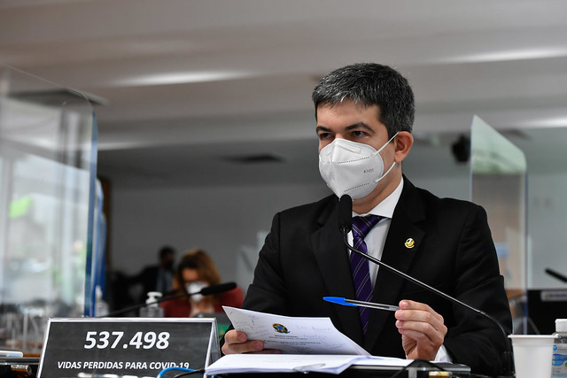 Líder da oposição no Senado, enador Randolfe Rodrigues (Rede-AP), apresentou dois projetos para suspender os reajustes da ANS nos planos de saúde.