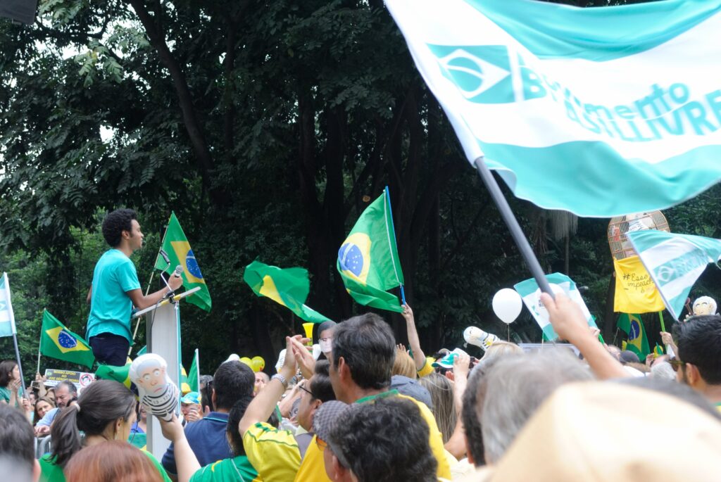 O MBL participou ativamente das manifestações contra Dilma, em 2016. Na foto, o hoje vereador Fernando Holiday discursa na Avenida Paulista [fotografo]Guilherme Mendes[/fotografo]