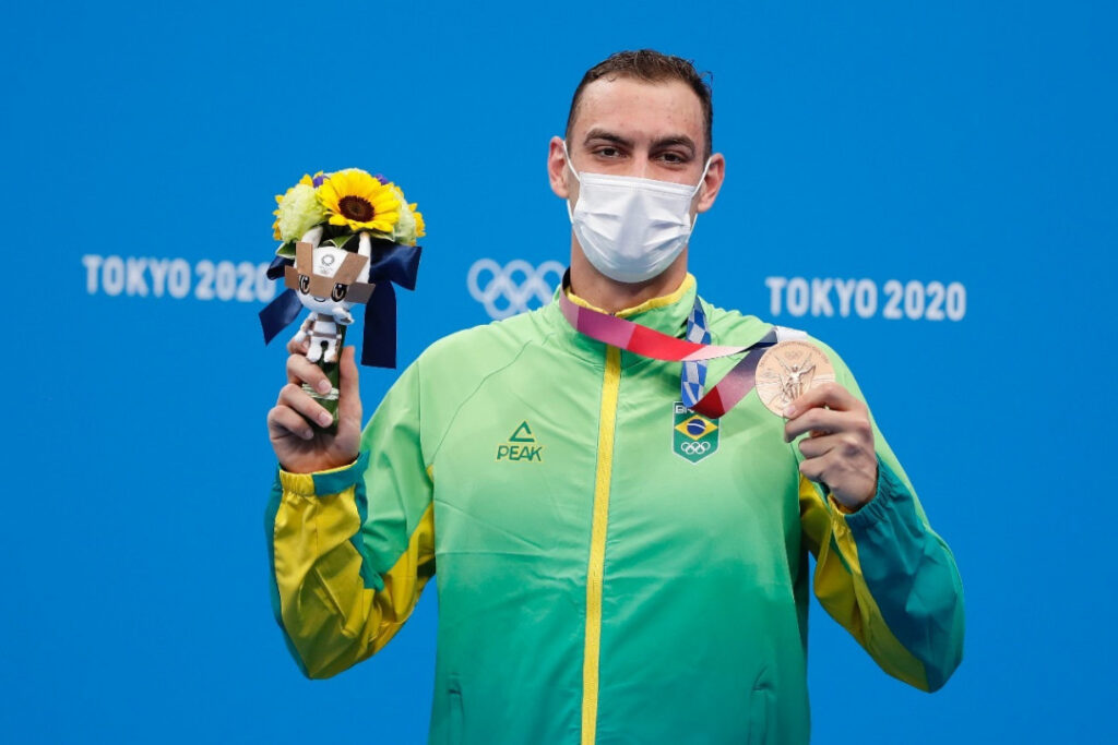 Fernando Scheffer, 3º sargento do Exército Brasileiro, com medalha de bronze conquistada nos 200 metros livre da Natação em Tóquio [fotografo]Comitê Olímpico Brasileiro[/fotografo]